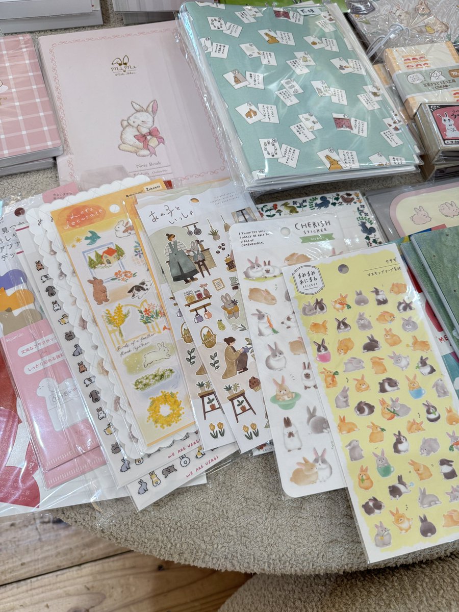 うさシールかわいすぎる..