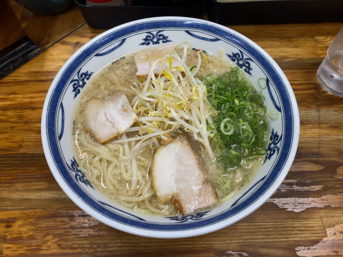 bozu_108's tweet image. 鹿児島県行ったらこのラーメン食べろ選手権

最優秀賞
志布志市志布志町志布志にある
『まるちょんラーメン』

金賞
ラーメン小金太

入賞
鹿児島ラーメン豚とろ 天文館本店

入賞
くろいわラーメン 本店