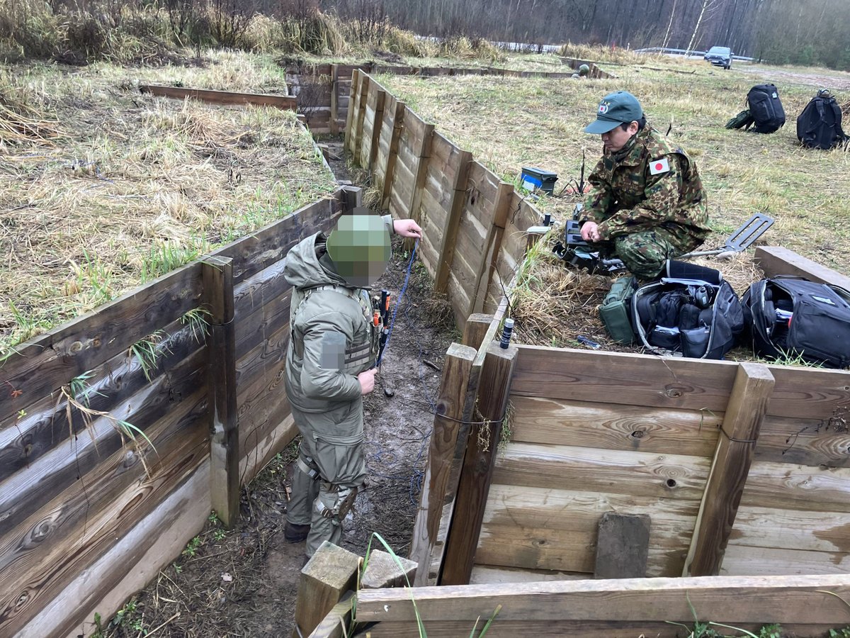 Japan_GSDF's tweet image. 🇯🇵🇱🇹🇮🇸🇩🇰🇳🇴🇸🇪🇫🇮🇺🇦2 members as instructors from #JGSDF Engineer School and Central Readiness Regiment are participating in Demining Coalition, a training course of humanitarian demining held in Lithuania for Armed Forces of Ukraine.
JGSDF instructors provided both basic and…