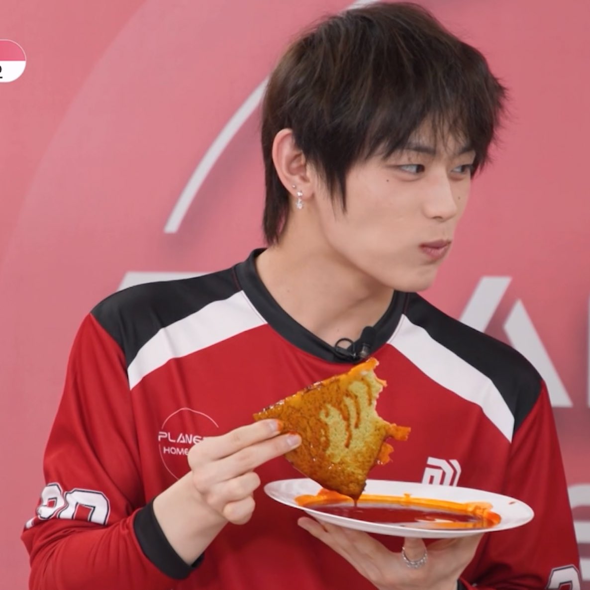 O5O978's tweet photo. 근데 불닭소스 범벅인데 꽤 잘먹는거같음
그냥 피자가 맛잇엇나봐 https://t.co/wjLSFAJbr8