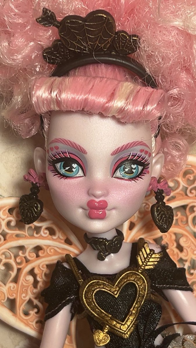 thebratzking's tweet image. my lil makeover on cupid &amp;lt;3 

got rid of all the red and blue in her color story and made her gorgeous 

need to do her hair still tho lolz