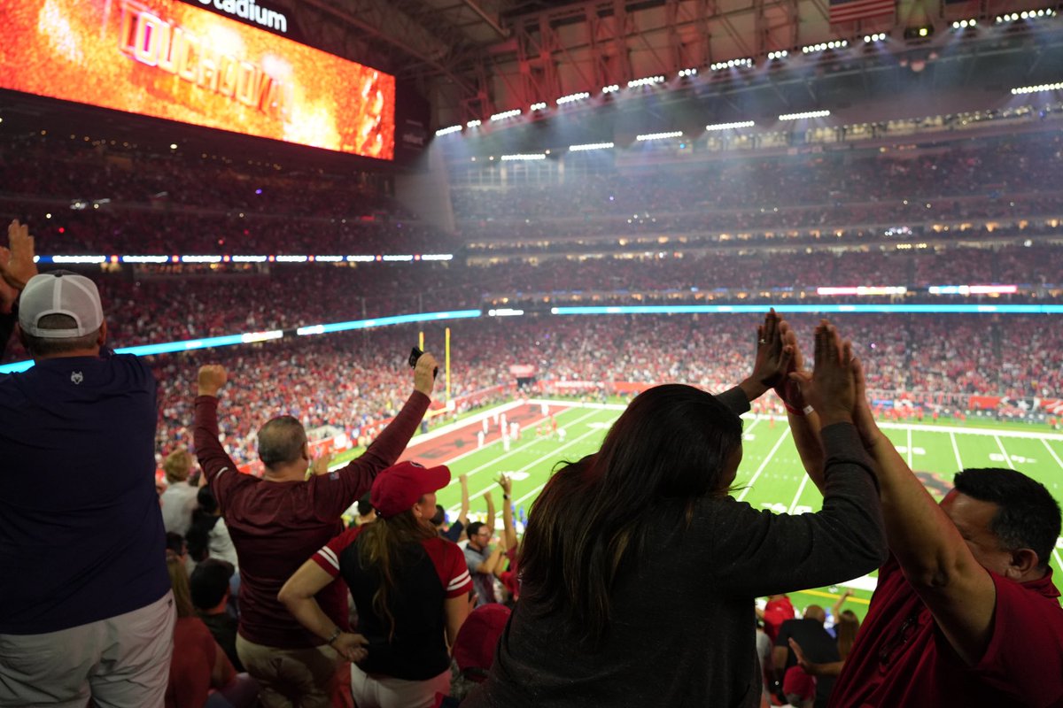 nrgpark's tweet image. Final from NRG Stadium:         TEXANS 2️⃣3️⃣, BILLS 1️⃣9️⃣! 🔥
An electric Battle Red Night and a big W for H-Town!
Thanks, Texans fans y’all brought the noise.
#BattleRed #WeAreTexans #NRGStadium #TNF