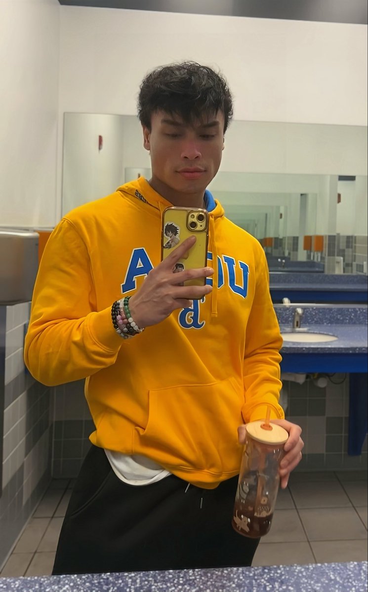 Thattropicalboy tweet media