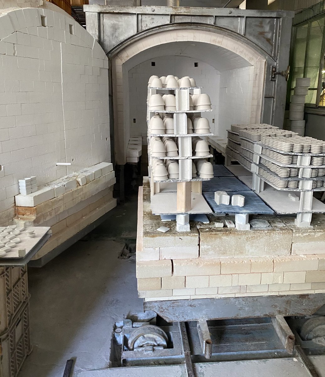 rakusaaa's tweet image. my parents’ rundown ceramic workshop in the Japanese countryside