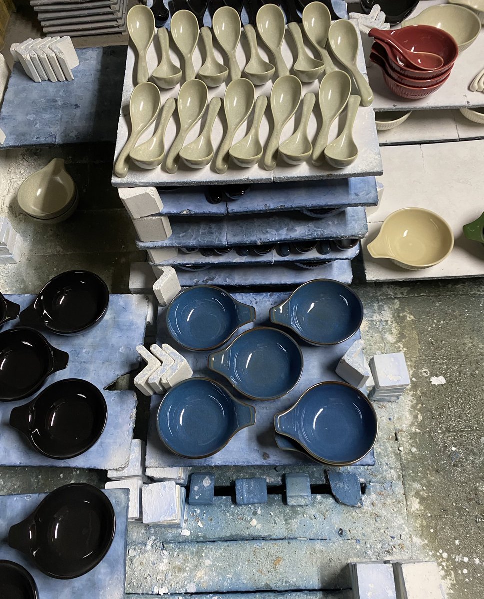 rakusaaa's tweet image. my parents’ rundown ceramic workshop in the Japanese countryside