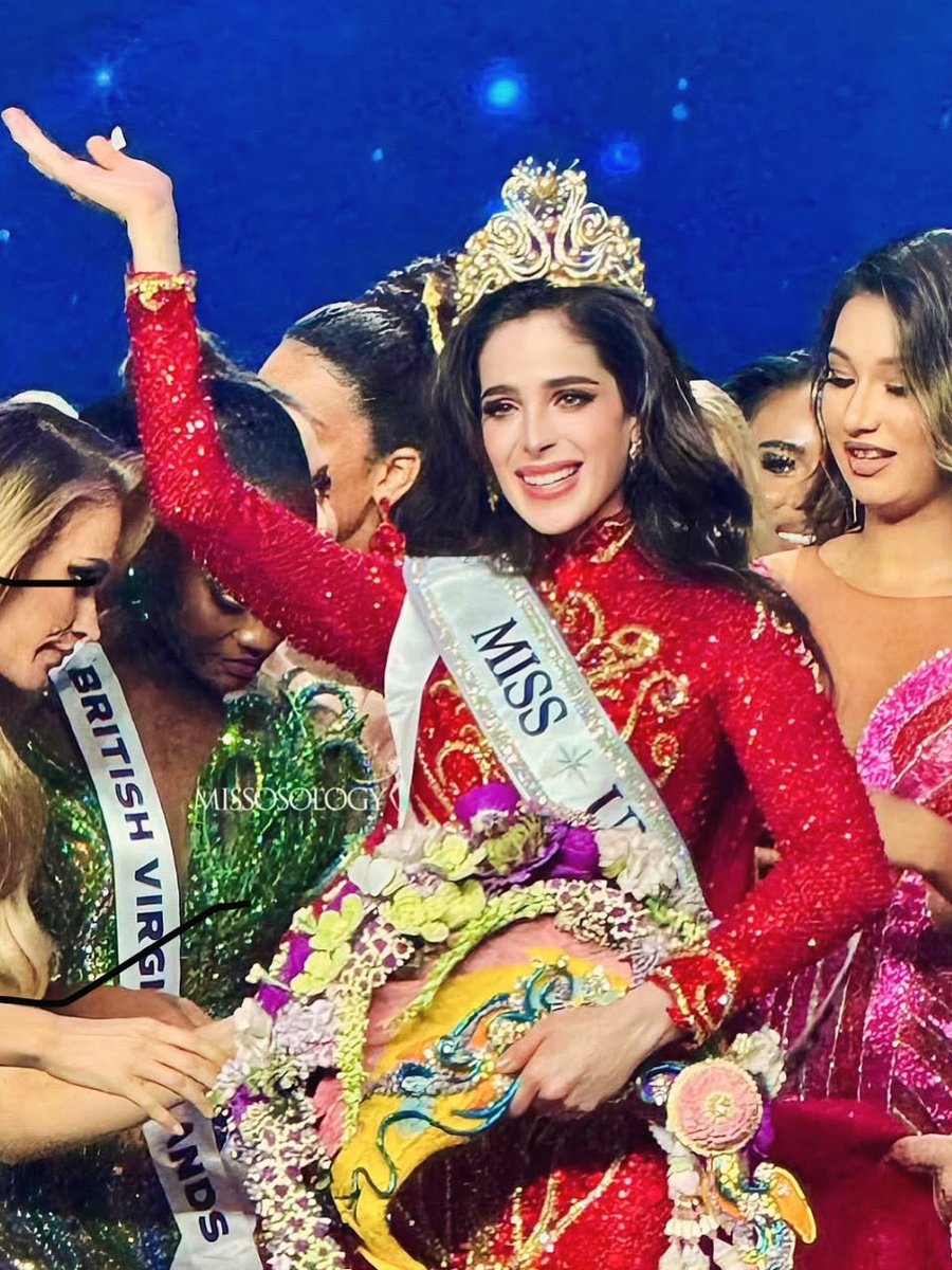 #FátimaBosh, Miss México, conquista la corona y se convierte en la nueva #MissUniverse 2025.
✨👑🌎 ¡Enhorabuena @fatimaboschfdz!