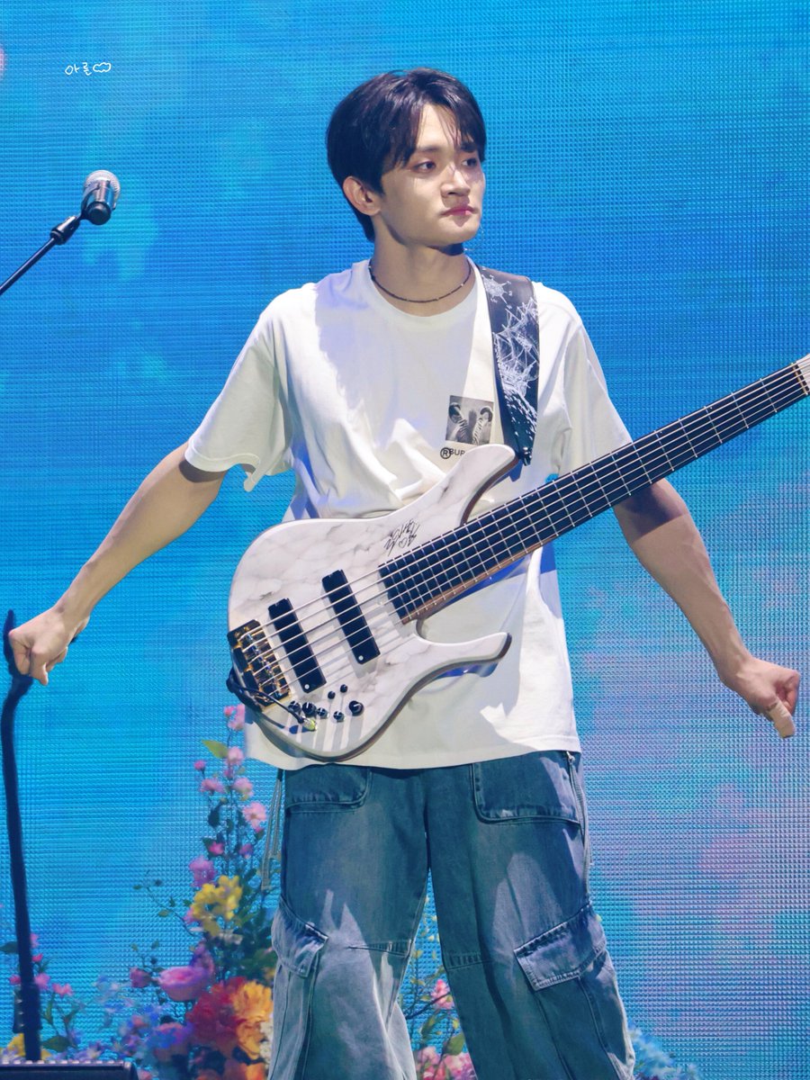 오랜만에 추팔중인데 이 포즈 넘 최종바보미 있으심