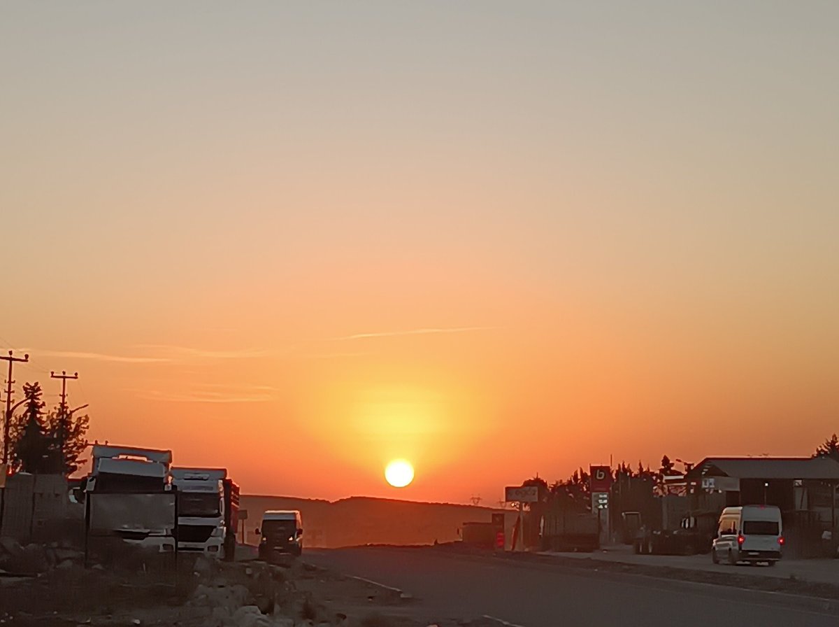 Rab'bim hayatımızdan dili dualı gönlü vefalı dostları eksik etmesin.
Hayırlı Cuma'lar.