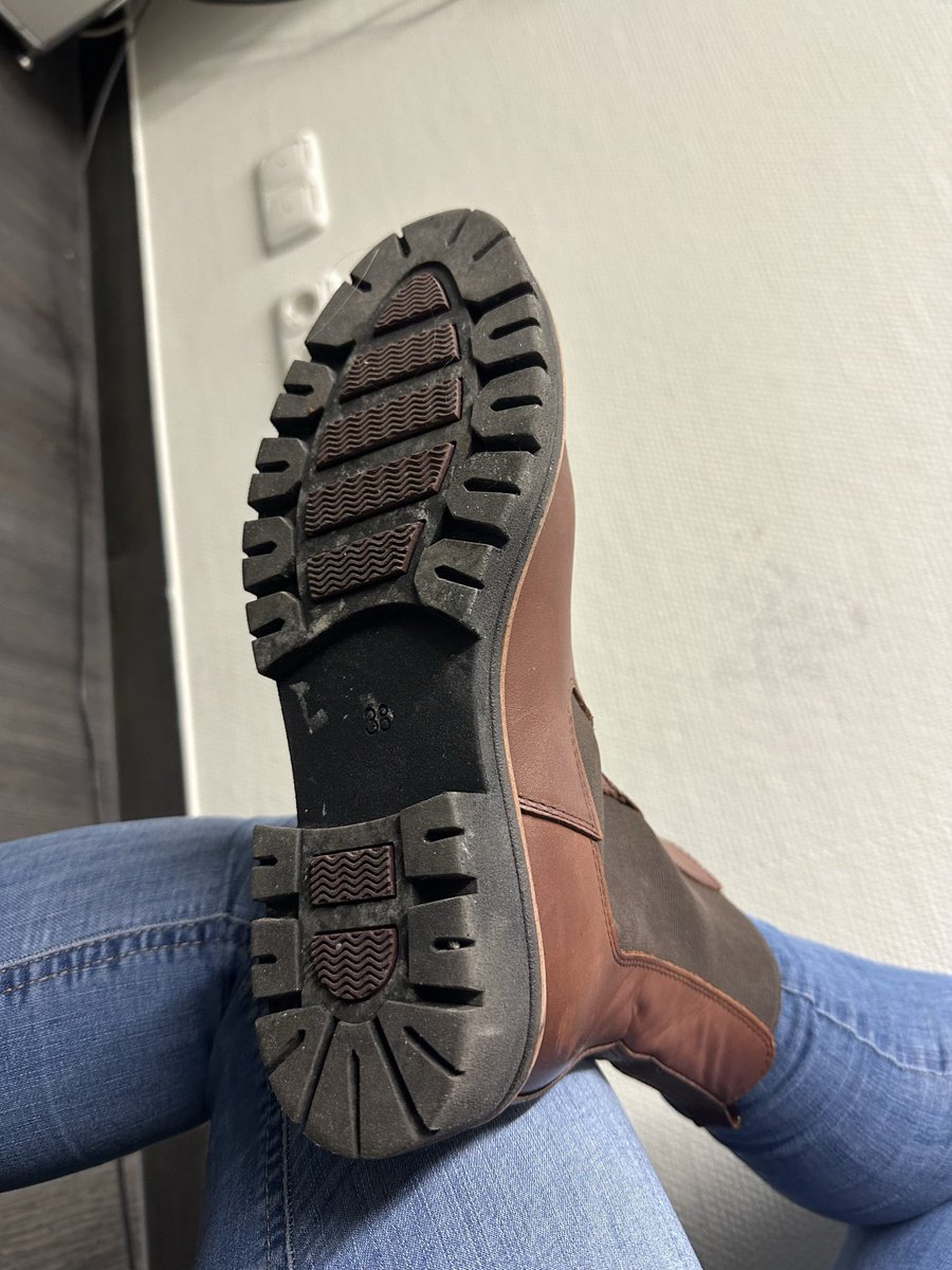 Ablecken bis die Boots sauber sind - deine heutige Aufgabe! Für jeden Leck zahlst du! 😈💸 

Findom 
<a href="/rt_feet/">Feet RT PROMO 💯K</a> <a href="/FeetFinder/">FeetFinder.com</a> <a href="/FeetForumArea/">Foot Fetish Forum</a>
