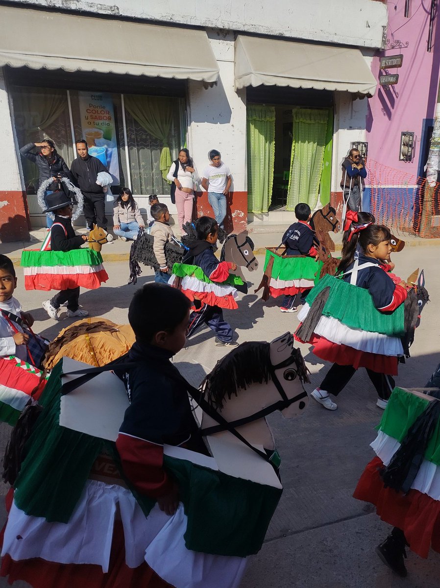 Conyrm08's tweet photo. Desfile 20 de Noviembre 25 https://t.co/eUxXGj9E0N