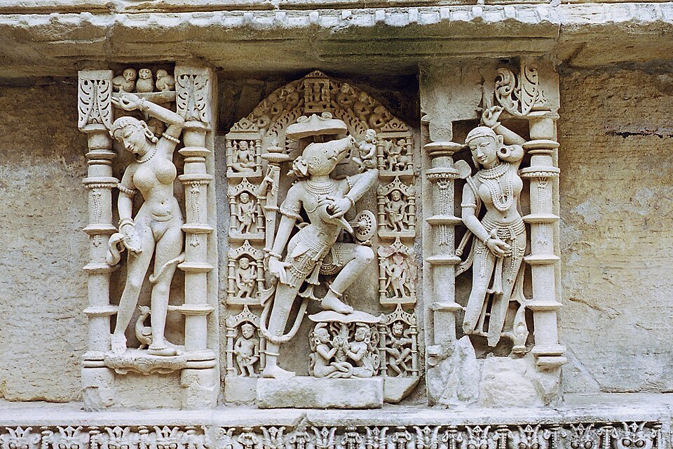 Which place is this sculpture located?

Hint
-Place is a UNESCO world heritage site
-Place is situated on bank of Saraswati River
-Construction is based on Maru-Gurjara architecture
-Almost 1000 year old
-place is present on back of 100 Rs note