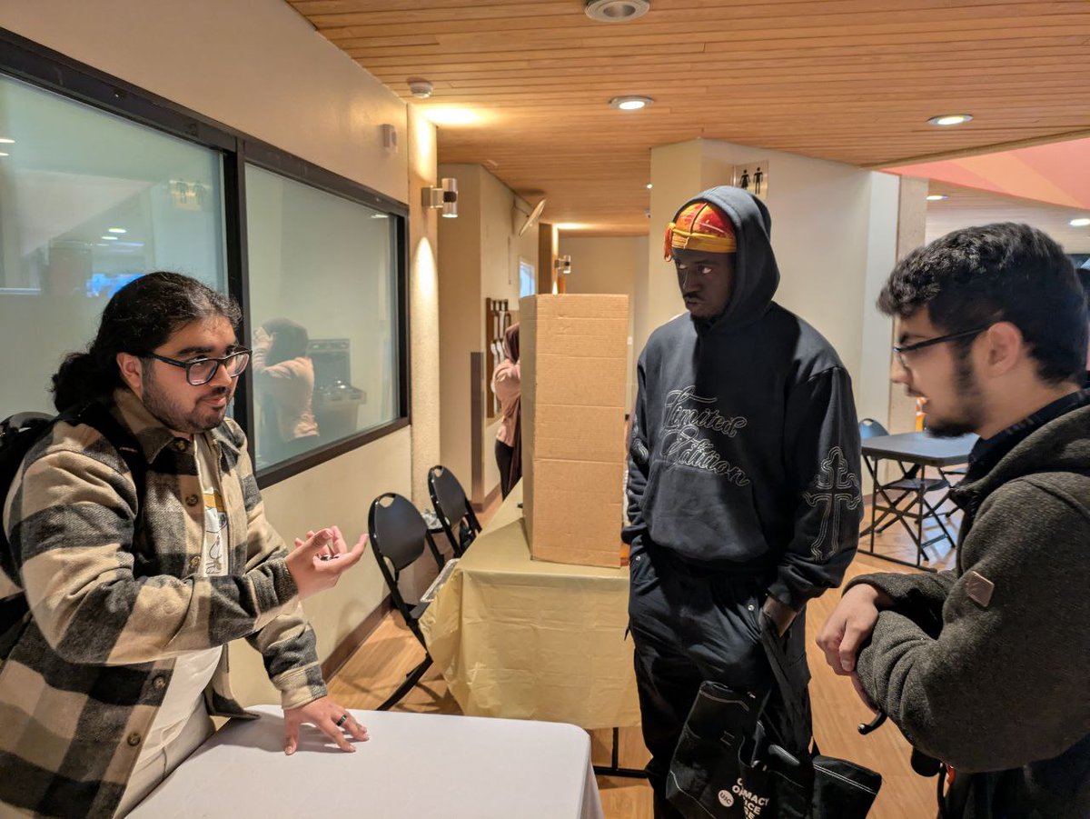 MKA_Dallas's tweet photo. We had another tabligh table at UTD! Our last table for the semester will be on 12/4, InshAllah we will be able to finish off this semester strong 🙏

- 3 Khuddam Volunteers ✅ 
- 10+ Conversations ✅ https://t.co/nfBEvyALGb