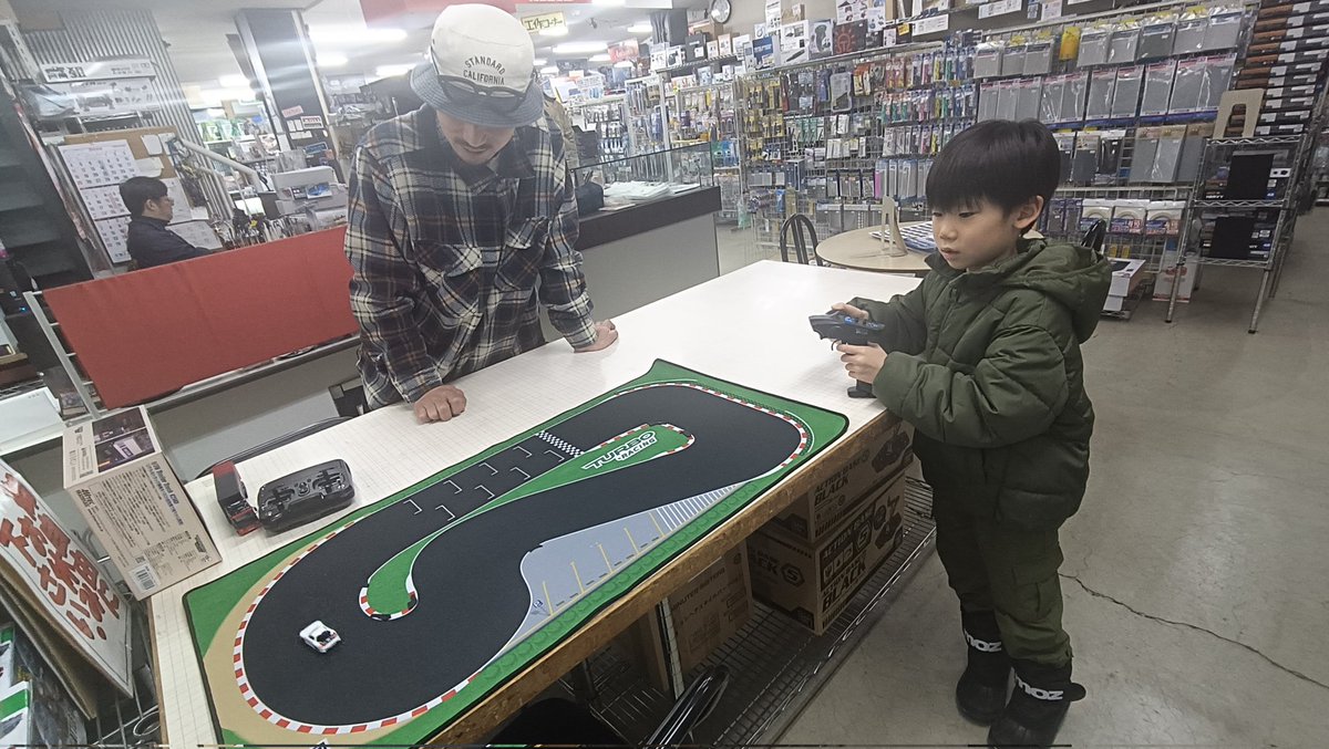 gekiten's tweet image. お陰様で！#ハイテック　さんの　#ターボレーシング　めっちゃ人気です！追加入荷ですー、店頭で試走できますよー、人気出てきたので、大型コース作ってます！よろしくお願いしますー(^^)！
#hitec