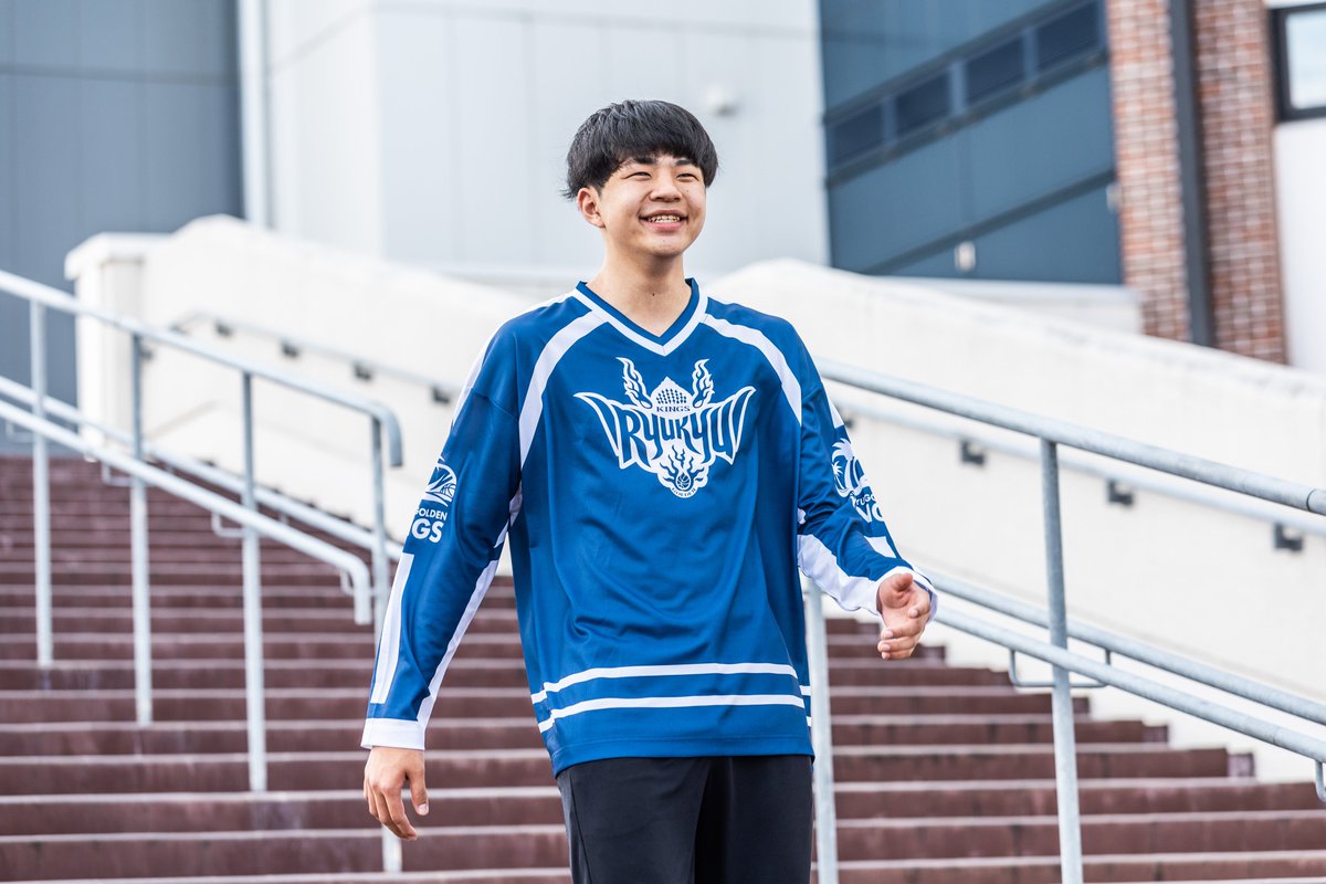 RyukyuKings's tweet image. バイウィークもアリーナショップは営業中☀️
ウェアや日用品の新商品もぞくぞく登場！
週末のお出かけの際には、沖縄市のアリーナショップにもぜひお立ち寄りください。

アリーナショップ営業時間：10:00〜20:00
※火曜定休日

▽キングスグッズはこちらからチェック！
bleague-shop.jp/rg/