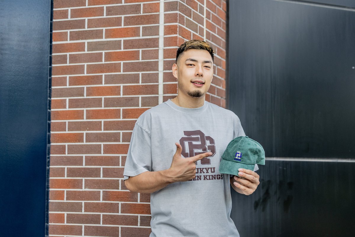 RyukyuKings's tweet image. バイウィークもアリーナショップは営業中☀️
ウェアや日用品の新商品もぞくぞく登場！
週末のお出かけの際には、沖縄市のアリーナショップにもぜひお立ち寄りください。

アリーナショップ営業時間：10:00〜20:00
※火曜定休日

▽キングスグッズはこちらからチェック！
bleague-shop.jp/rg/