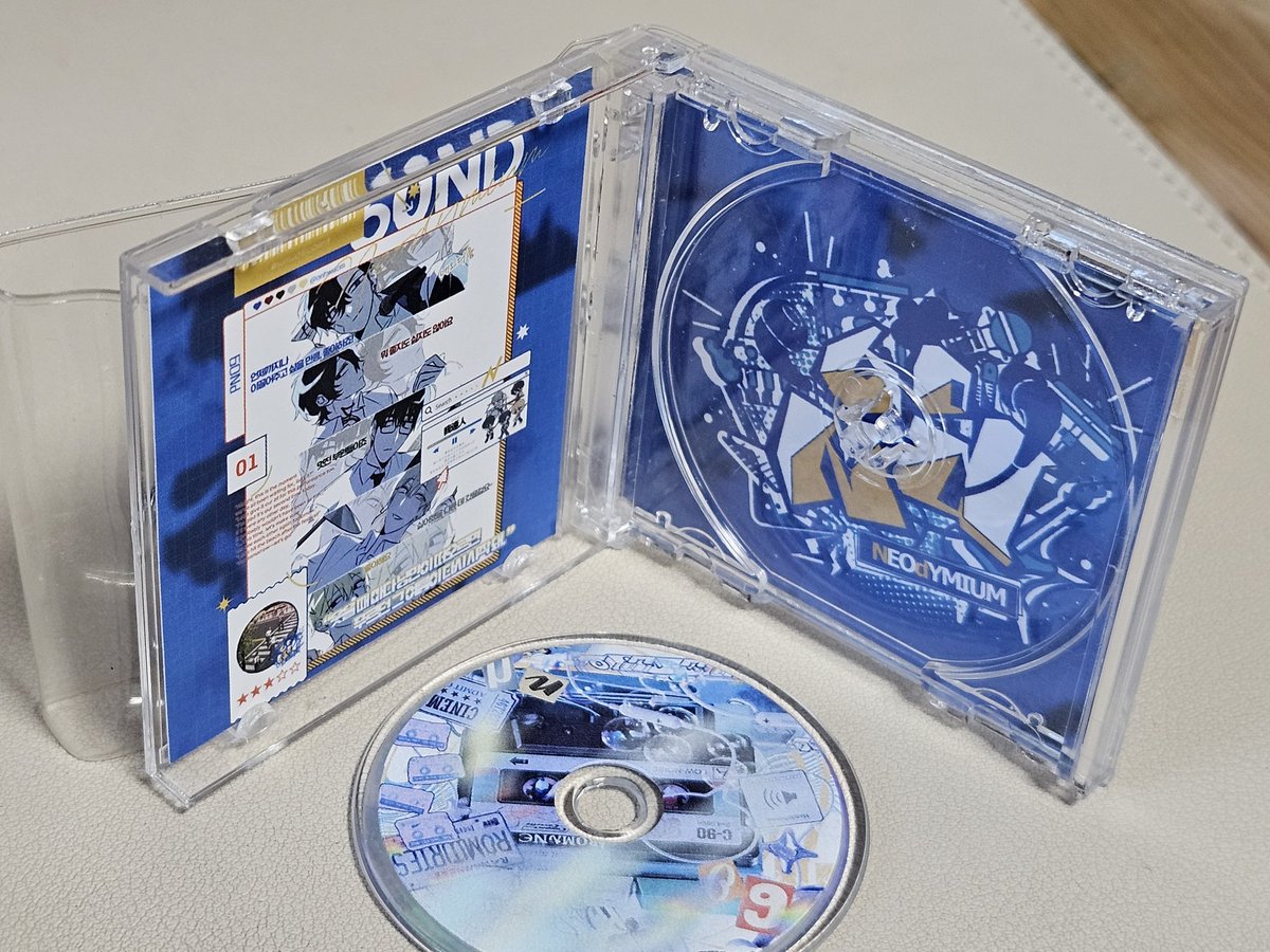 개쫄아서 CD 못 빼고 있었는데 동생이 빼줌 ㅎ ㅠ