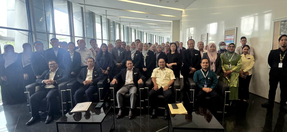 21 November 2025 : Telah berlangsung Majlis Penyerahan Surat Setuju Terima Pembinaan Klinik Kesihatan (Jenis 4) Dengan Kuarters Dan Pejabat Kesihatan Daerah Julau, Sarikei, Sarawak &amp; Pembinaan Blok Tambahan (MCH) Klinik Kesihatan Peringgit, Daerah Melaka Tengah, Melaka. 
#IamJKR