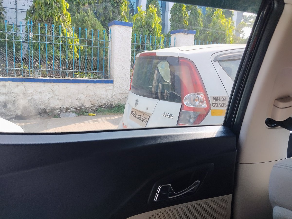 drohit1's tweet photo. @CMOMaharashtra 
@Navimumpolice 
@CPMumbaiPolice 
@timesofindia 
@TOIMumbai 
GM sir,
Regular traffic jam from Digha station to reliance corporate park via MIDC due to wrong parking, Auto rickshaw waiting for passengers, scrap vendor keep material out side shop on the road, https://t.co/OZUWYVW93S