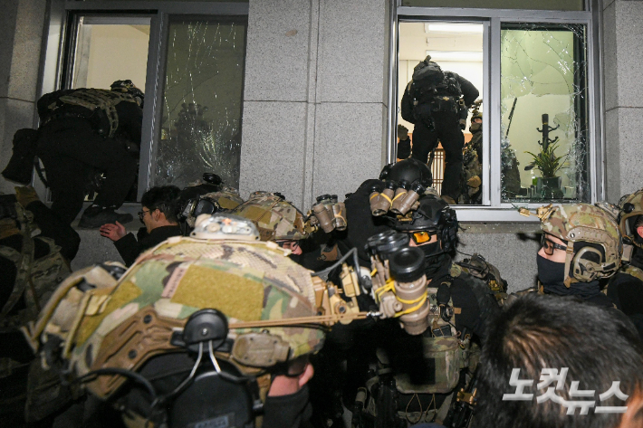 월 200의 원인 군간부 수준 사회,시장의 요구 조건 미달 문제 
사측의 임금 레버리지 사용으로 쓰여짐