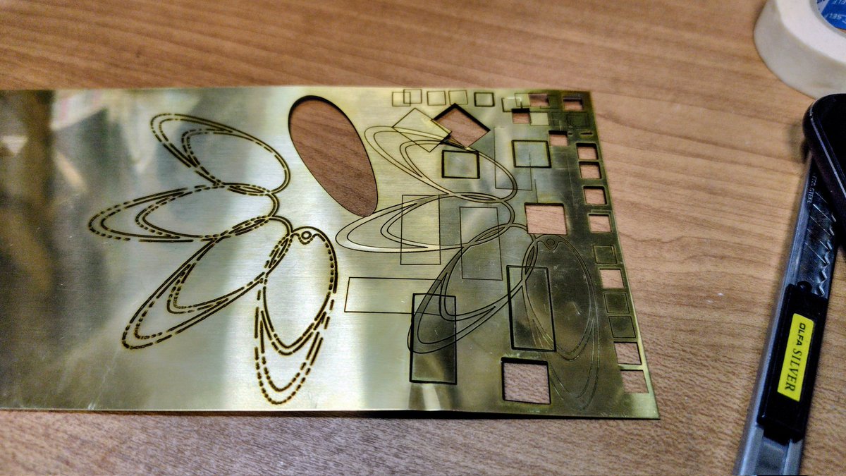 5cc_design's tweet photo. 0.3mm厚の真鍮板レーザー切断のための設定出し、大変だけどあともうちょっとで綺麗に抜けそうやー
#laserpecker #LP5 #真鍮 #レーザー切断 #設定 https://t.co/Z2jBpok77T