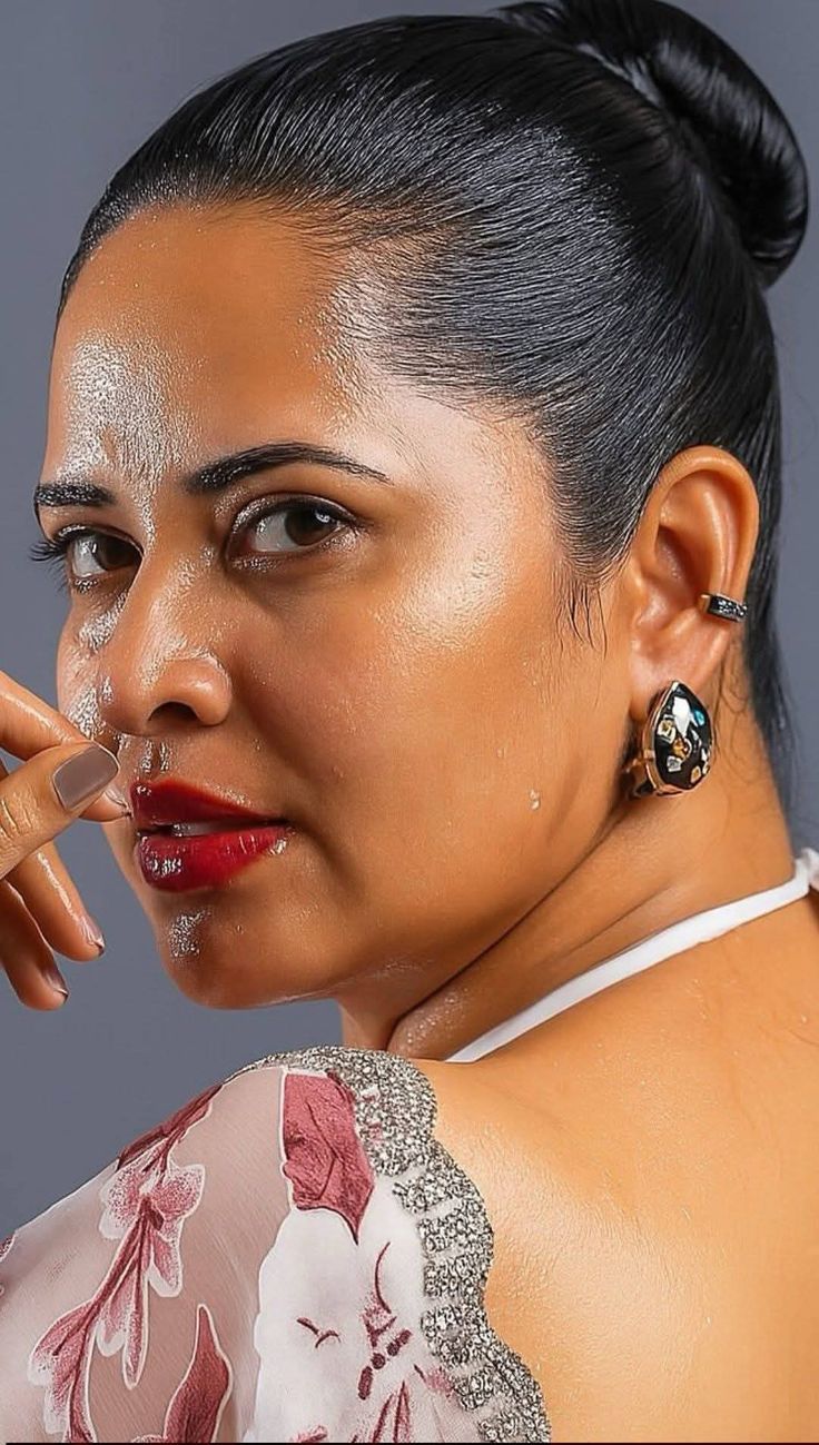 Anchor Anasuya Long Hair Photoshoot | iiQ8 Hot Telugu Aunty Actress