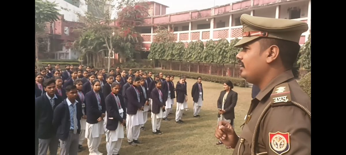 Hapur Traffic Police tweet media