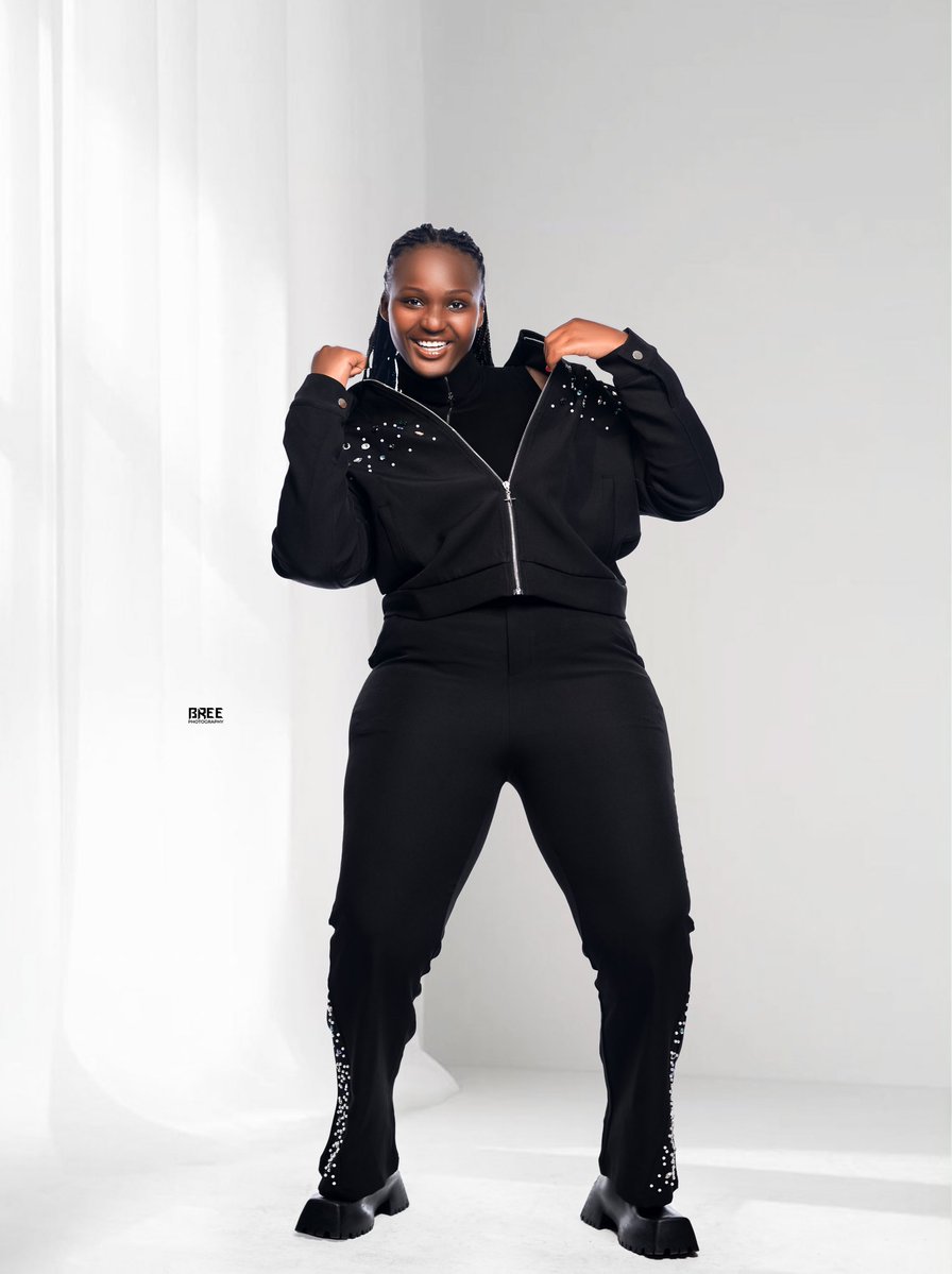 Dorabae19's tweet image. The king herself 😌😌😌😌