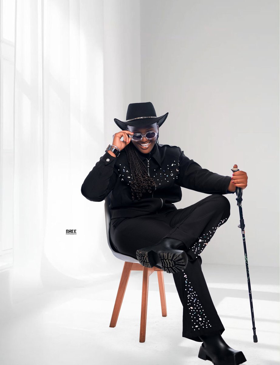 Dorabae19's tweet image. The king herself 😌😌😌😌