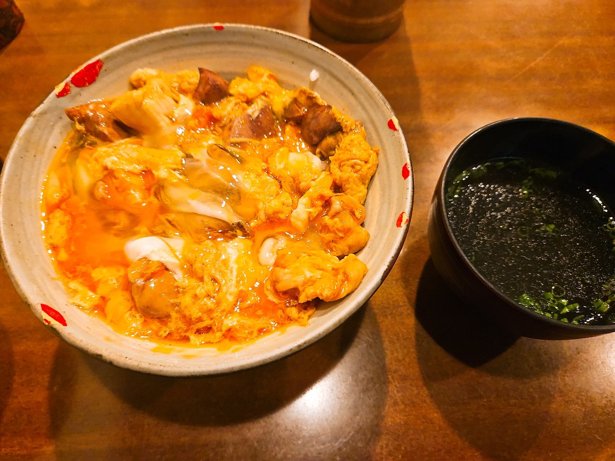 wadachi081's tweet photo. お久しぶりです( ˇωˇ )
めちゃ美味しい親子丼載せときます
特上もつ入り親子丼ですって https://t.co/Or9qVcl6KW
