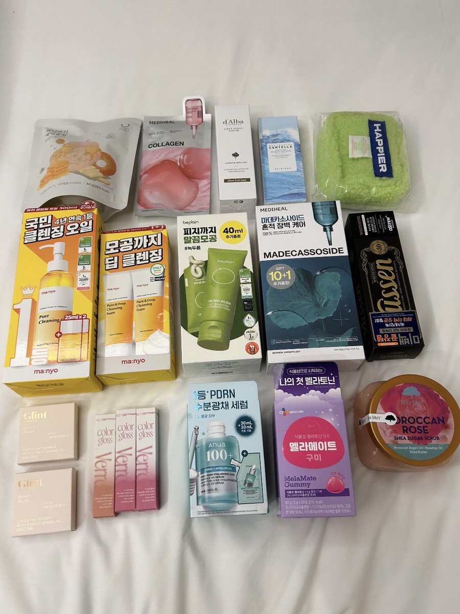 __486B's tweet image. みんなソンスのオリヤン神だから行って✨今月まで12万₩以上買ったら無料ギフト貰える😻👍🏻中身分からないけど私は上段全部入ってた❣️ダルバのミストとセンテラの日焼け止め嬉しい(﹡ƠωƠ֦﹡)
あとバズってたアイウェア店のイケメンはいなかったwww