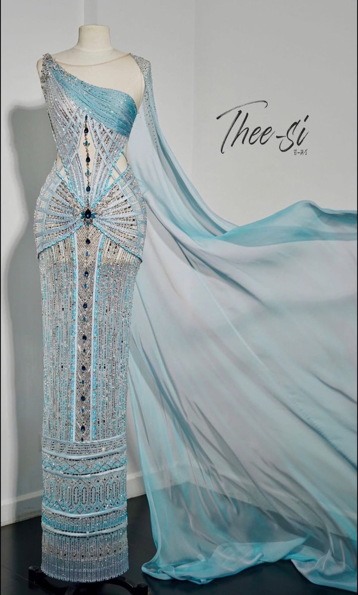 MODTRIMOSA's tweet image. ดีเทลชุดสวยนะ โครงสร้างชุดได้แรงบัลดาลใจมาจากชุดไทย

 #MissUniverse2025 #วีนา #MissUniverseThailand #Veenapraveenar