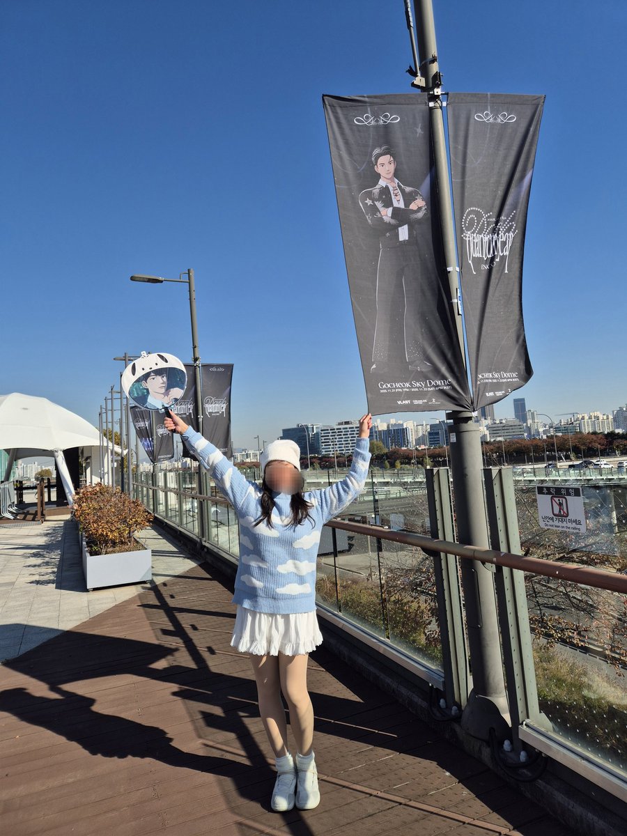 peulrogi's tweet image. come find daiso hamin 👀☁️
walking around ticket/md pickup rn

#dash_quantum_leap_encore
#DASHQUANTUMLEAPENCORE