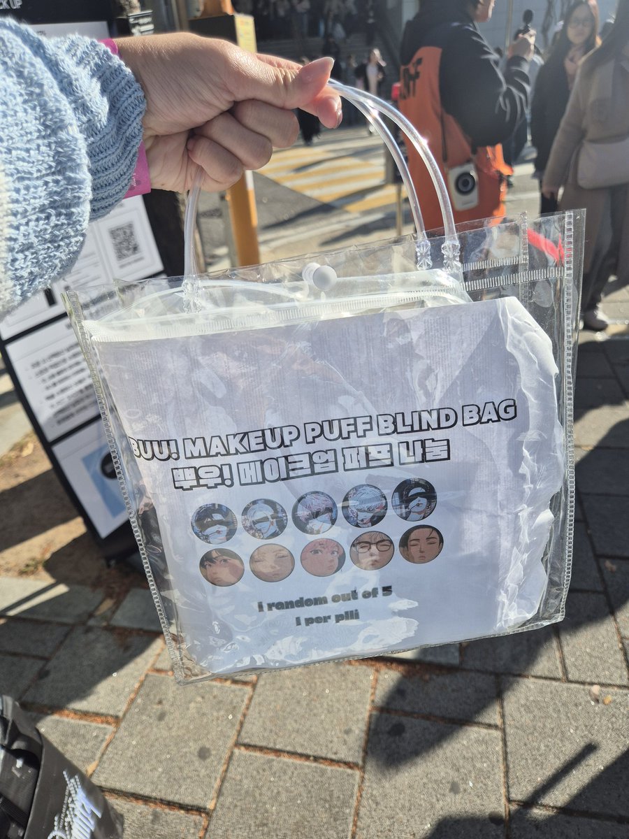 peulrogi's tweet image. come find daiso hamin 👀☁️
walking around ticket/md pickup rn

#dash_quantum_leap_encore
#DASHQUANTUMLEAPENCORE