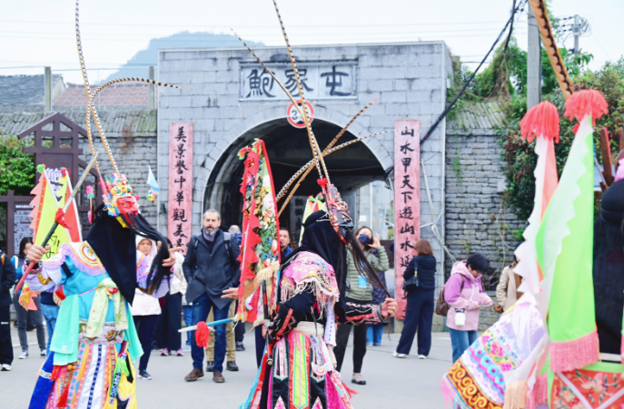 IMTAOFFICIAL's tweet photo. International Guests Conduct Field Study on #Guizhou’s Mountain Tourism and Discuss High Quality Integration of Culture and Tourism📰📩

From November 12 to 13, representatives from international organizations, government departments, tourism institutions, diplomatic missions in #China, tourism-related enterprises, mountain destination management agencies, and academic experts from #Russia, #Italy, #Lebanon, #Colombia, #Malaysia, #Thailand, #SouthKorea, #Nepal, #SriLanka and other countries and regions conducted an in-depth field study of #Guizhou’s characteristic mountain culture, tourism and sports projects in #Guiyang, #Zhenfeng, #Anshun and other locations. Through on-site inspections and in-depth exchanges, the delegation gained a comprehensive understanding of Guizhou’s emerging mountain tourism formats and development achievements, and promoted practical cooperation.

The delegation successively visited key projects including Baojiatun Scenic Area in #Anshun, Huajiang Grand Canyon Bridge Tourism Area, Doupotang Scenic Area in #Huangguoshu, and Qingyun Market in #Guiyang. They systematically examined local practices in mountain tourism resource development, business format innovation, and cultural heritage preservation.

At Baojiatun Scenic Area in Anshun, the delegation experienced an immersive presentation of a six-hundred-year history of Ming Dynasty military settlements and the harmonious coexistence of landscapes and traditional dwellings. Stone houses built along the mountains, cultural heritages such as Fengyang-style Han costumes and Anshun local opera were well preserved. The water mill, known as the miniature Dujiangyan, has withstood six centuries of wind and rain and remains in operation to this day. These elements jointly demonstrated the deep integration of natural endowments and cultural heritage, providing a vivid example for the sustainable development of mountain tourism.

The monumental scale of the Huajiang Grand Canyon Bridge impressed the delegation. As a world-class engineering achievement, the bridge extends 2,890 meters in total length, spans 1,420 meters at its main span, and features a bridge deck width of 33.6 meters, standing majestically among steep mountains and dramatic landscapes.

In the future, the bridge will adopt an integrated bridge tourism development model and be developed into a comprehensive destination combining sightseeing, outdoor sports, and transportation tourism services. With its dual value of engineering excellence and landscape beauty, it will further enhance the appeal of Guizhou’s mountain tourism.

At the Huangguoshu Scenic Area, the delegation experienced the innovative night tour program of Doupotang. Centered on the 1986 television series Journey to the West, the original live fantasy performance Back to Journey to the West creatively integrates classic scenes with the spiritual mountains, beautiful waters, and local folk customs of Huangguoshu. This project enables visitors to personally experience the pilgrimage journey and, through a new model of cultural interpretation, demonstrates the vitality and innovation of Guizhou’s mountain tourism.

Qingyun Market in Guiyang allowed the delegation to witness the organic integration of mountain tourism with urban life. Traditional snacks carry the memory of local neighborhoods, ethnic style cultural and creative products lead consumer trends, and diversified business formats attract various types of visitors. The market has become a representative example of the integrated development model of urban scenery, providing a successful reference for how mountain tourism can be deeply embedded into the urban fabric.

During the research process, international industry representatives and experts spoke highly of Guizhou’s mountain tourism. Dharma Raj Panthi, former President of the Trekking Agencies’ Association of Nepal, Gandaki, summarized Guizhou’s core strengths with the keywords picturesque natural landscapes, profound cultural heritage, and mature development and operation. He emphasized that the deep integration and organic coexistence of these three elements have built Guizhou’s unique competitiveness as a mountain tourism destination and provided valuable practical experience for the global development of mountain tourism.

Wei Jian, General Manager of Public Affairs of Mafengwo, stated that Guizhou possesses exceptional resource advantages, well-known core IP products, and diverse innovative tourism experiences. He pointed out that future efforts should focus on the personalized needs of different source markets and achieve better alignment between supply and demand through refined promotion and flexible services. He further noted that early deployment in the wave of artificial intelligence technology development will help Guizhou achieve greater breakthroughs on the path to high-quality integration of culture and tourism.

This field study not only provided valuable international perspectives and professional recommendations for the development of Guizhou’s mountain tourism, but also highlighted Guizhou’s unique competitiveness and broad development prospects in the mountain tourism sector. In the future, Guizhou will continue to deepen innovation in cultural and tourism integration, focus on upgrading market demand, leverage technological empowerment, and promote the mountain tourism industry toward higher quality and more distinctive development.

#IMTA #MountainTourism #CulturalTourism #OutdoorSports #FieldStudy #InternationalExchange #TourismDevelopment #SustainableTourism #ChinaTourism