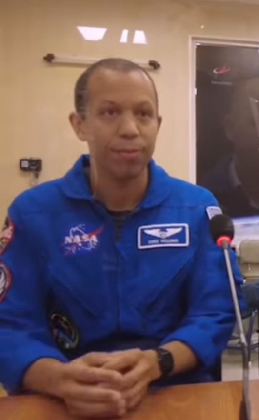 BarrowAlberto's tweet image. Hijo de colonense viajará al espacio por 8 meses. El astronauta estadounidense Christopher Williams hijo del panameño Rogelio L. Williams, nacido en la provincia de Colón, partirá al espacio en una misión conjunta con astronautas rusos. Estarán 8 meses fuera informó la NASA.