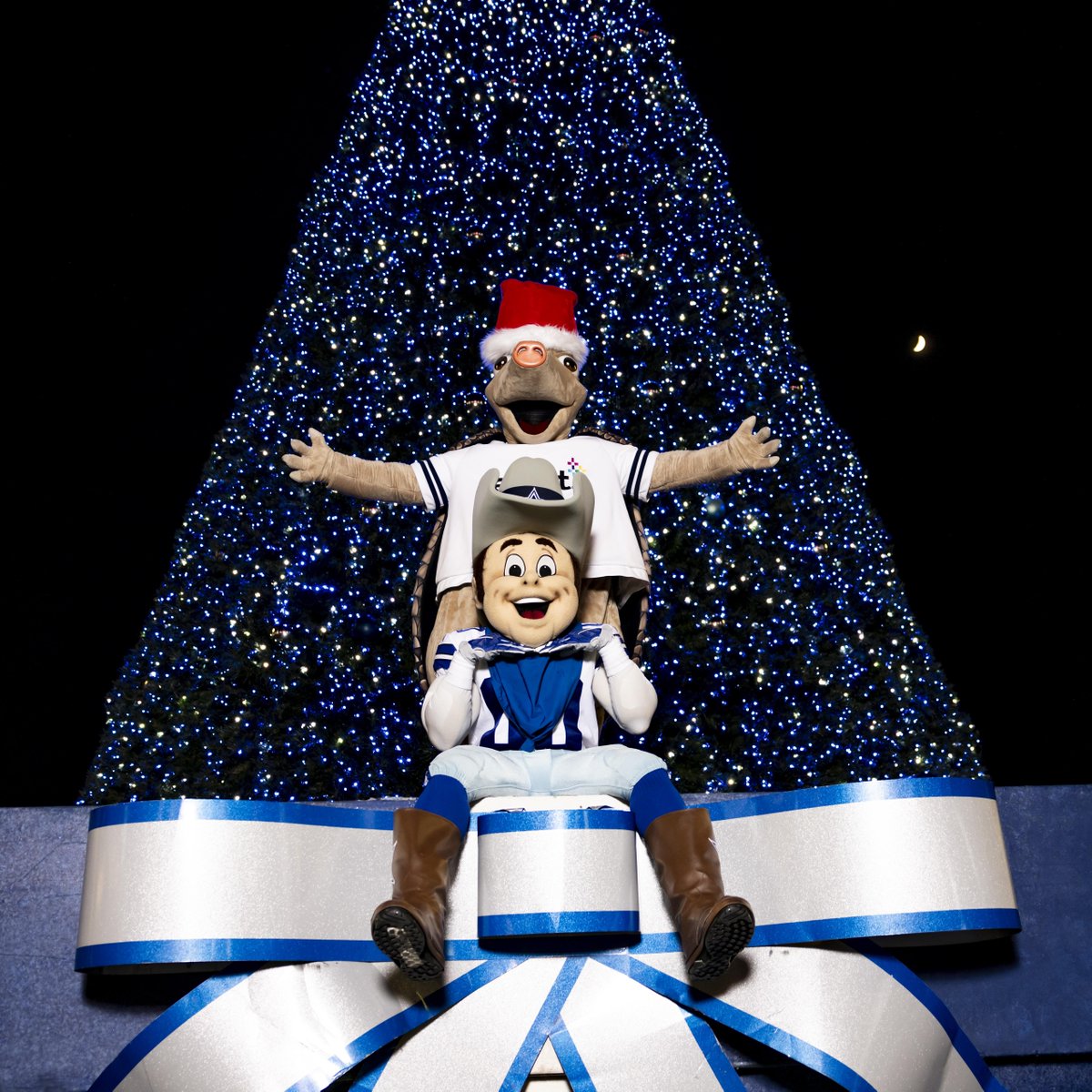 It's the most electrifying time of the year ⚡️🎄 Join Reliant at the  @dallascowboys Christmas Extravaganza at @thestarinfrisco. Shows start  TONIGHT at 6 PM! 🎅, image size:1200x1200