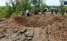 ArgusNews_in's tweet photo. #Malkangiri : DGR jawans recovered and safely defused a 10 kg IED in the Bhairamgarh police station area of Bijapur district. The explosive device, reportedly planted by Maoists, was intended to target security personnel along the Chika–Usapari Road.
#IED #Defuse #Bijapur #BhairamgarhPS #DRGPersonnel