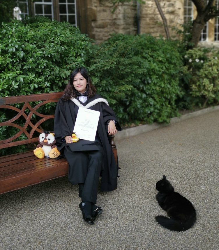 Look at the chicks on that degree idk