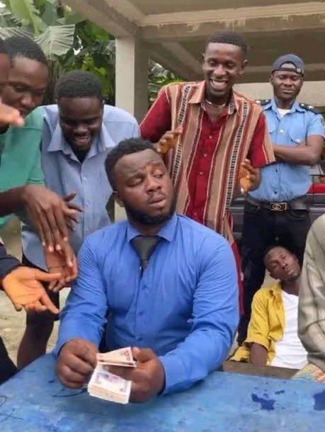 ekyokyaFc1723's tweet image. Friday!  The day to think about entants🕺🏃‍♀️🤣
#Akasayi