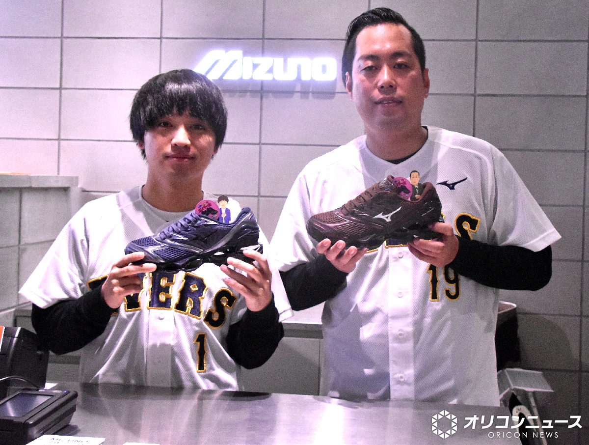 oricon's tweet image. エバース、人生初“1日店長”就任❗️
渋谷のミズノ登場でファン歓喜

町田＆佐々木の登場に黄色い声援✨️
名刺の手渡しに「やばい！」歓喜の声

朝5時から並んでいた人も…
oricon.co.jp/news/2419821/f…

#エバース @GESU20