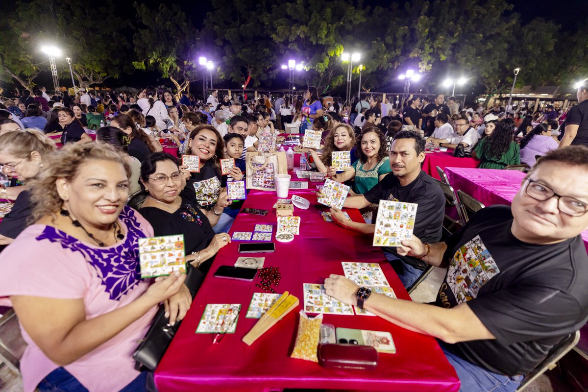 LaydaSansores's tweet photo. Disfrutamos una tarde de Lotería llena de alegría y convivencia.

Acompañé a mi hermana Laura y al @difcampeche en la Gran Lotería Campechana, un evento con causa que reunió a más de 2 mil personas y donde cada cartilla significó apoyo y esperanza.

Gracias a todos los que se sumaron!