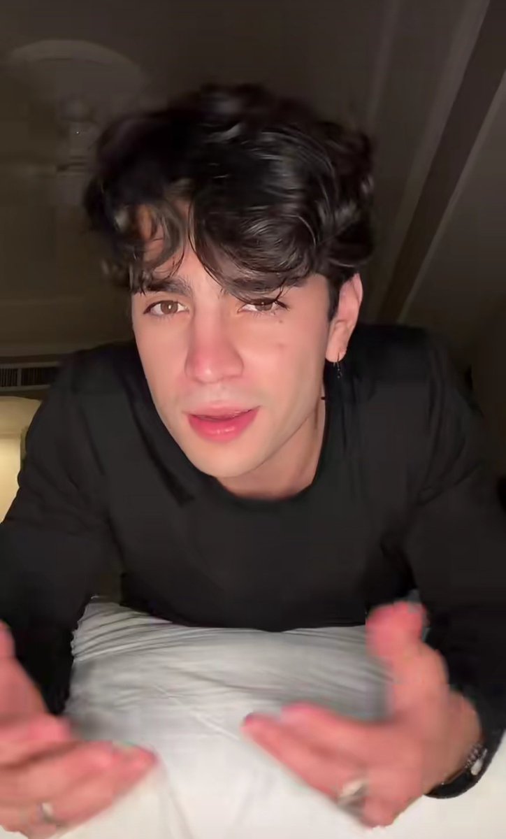 losojosdeaaron_'s tweet image. El crush del año.🖤🤍🔥

HOST MERCURY X TU AWARDS