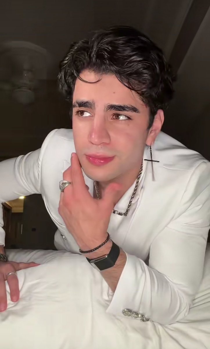 losojosdeaaron_'s tweet image. El crush del año.🖤🤍🔥

HOST MERCURY X TU AWARDS