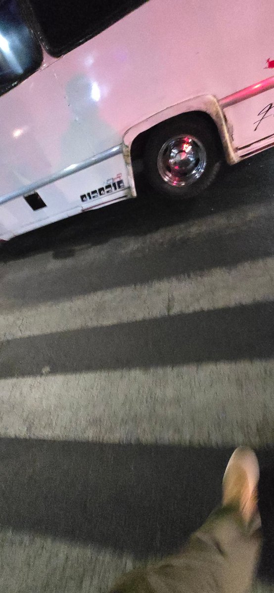 Charlie82mx's tweet photo. @OVIALCDMX Esto es cada qué según cierran por bloqueo, unos pocos evitan qué el @MetrobusCDMX #linea5 avance, pero qué raro siempre hay transporte cobrando $25 y hasta los dejan pasar https://t.co/niKRTIAfE7