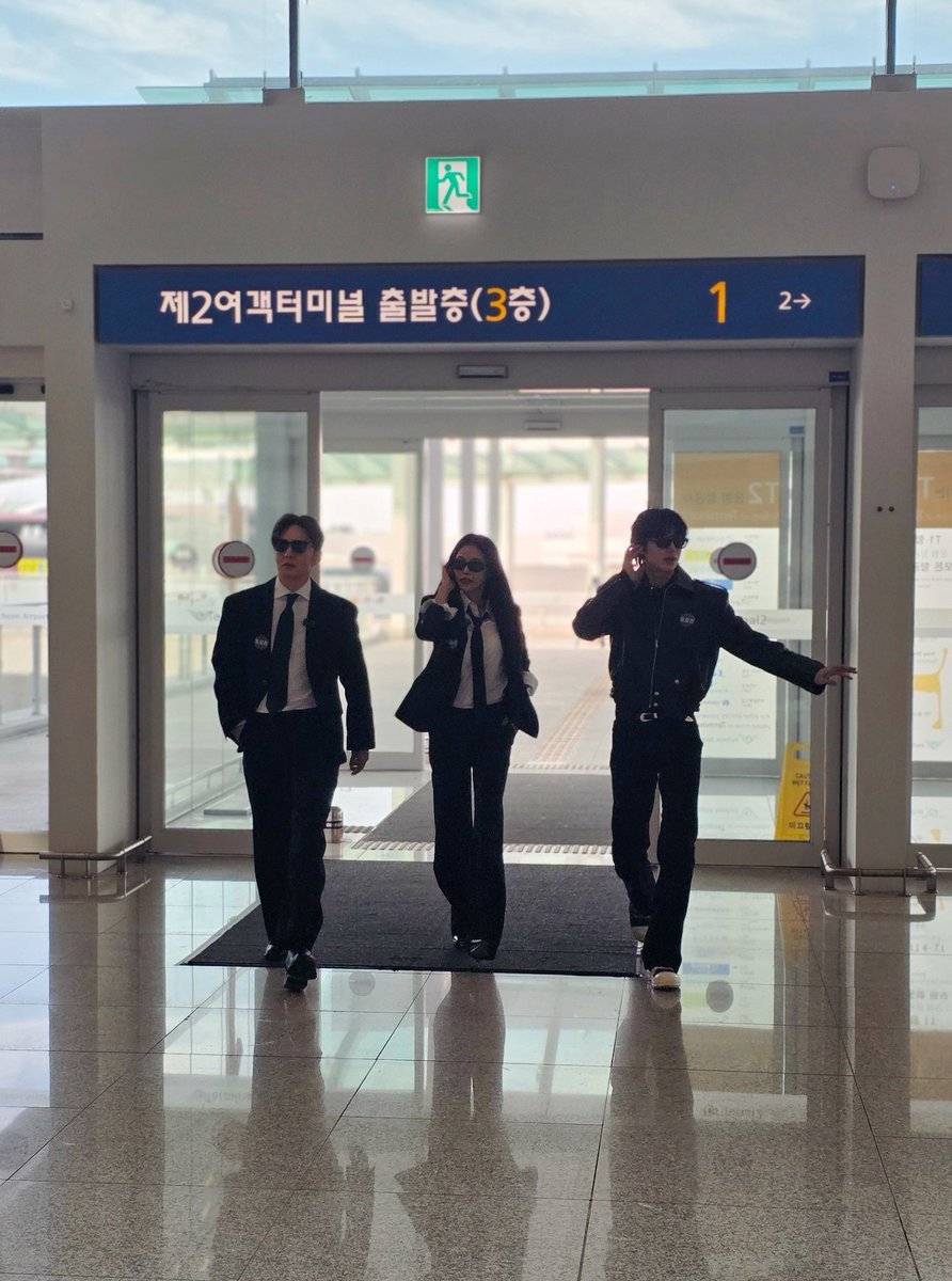 ssolarkiem's tweet image. Look at how cool we are. 😎