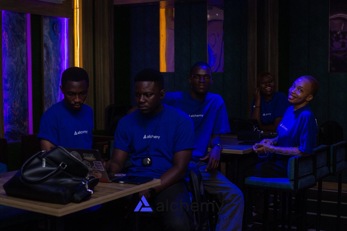Princely_Nonso's tweet photo. Most blockchains force devs into tiny sandboxes.
Limited tools, low-level environments, no real OS.

Everything is built for security not developer comfort.❌

@cartesiproject looked at this and said:
“Why not give devs a real computer?”✅