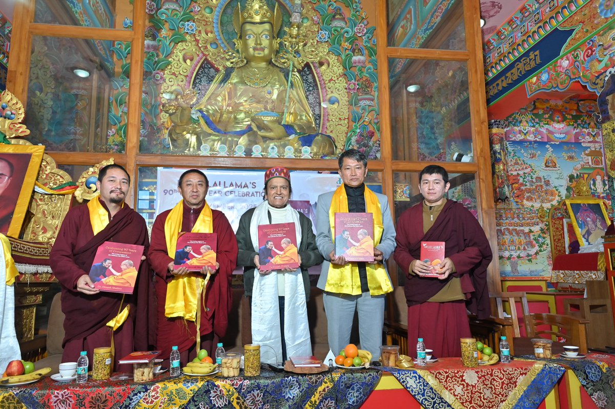 ShahraDinesh's tweet image. Honoured to visit #DorjeDrak Monastery, #Shimla—inaugurated by HH the Dalai Lama—alongside Chairman Yarphel Lama, Acharya Mipham, Lhakpa Tsering &amp;amp; Acharya Kunga Chonzin.
Presented #DalaiLama’s Secret to Happiness” in reverence to His Holiness’ 90th year.
#Gratitude