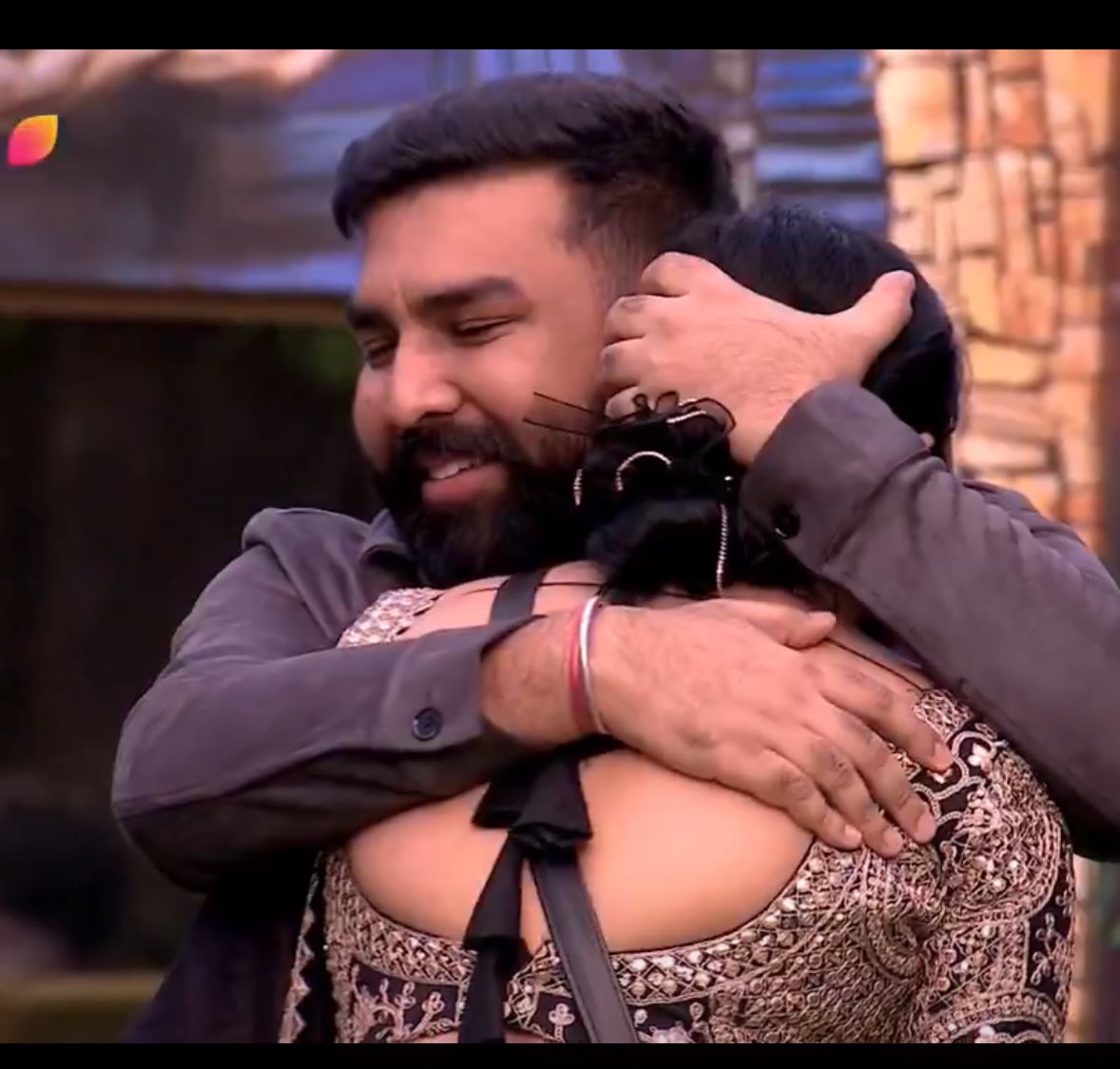 Ravi_shrama06's tweet image. Promo of Tanya Mittal and Her brother Amritesh ji had crossed the 5.6M views within 11Hrs.😎🫶

Tanya and her brother bond is very pure and beautiful😻❤️

#TanyaMittal #TanyaKaParivar #BB19 #BiggBoss19 #BiggBoss