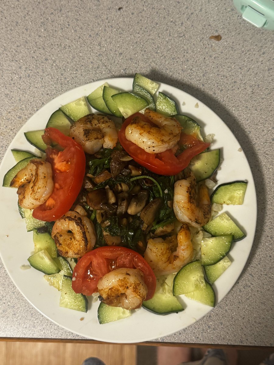 trashedleaf's tweet image. mastering large oomads with little calories &amp;gt;&amp;gt;&amp;gt;&amp;gt; 332 cal and 43 g of protein 🥰