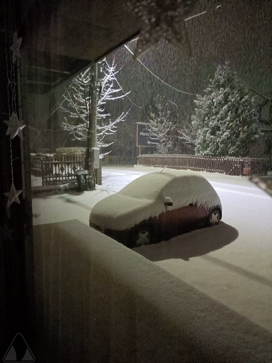 SOB_pl's tweet image. ❄️Na południowym - wschodzie kraju, zgodnie z prognozami pojawiły się już jakiś czas temu opady śniegu. 
Biały puch jest ciężki i mokry, uważajcie na siebie na drogach. Dajcie znać jak sytuacja wygląda u Was, jeśli jesteście w tamtej części Polski 📷📲

📷 Użytkownik naszego…